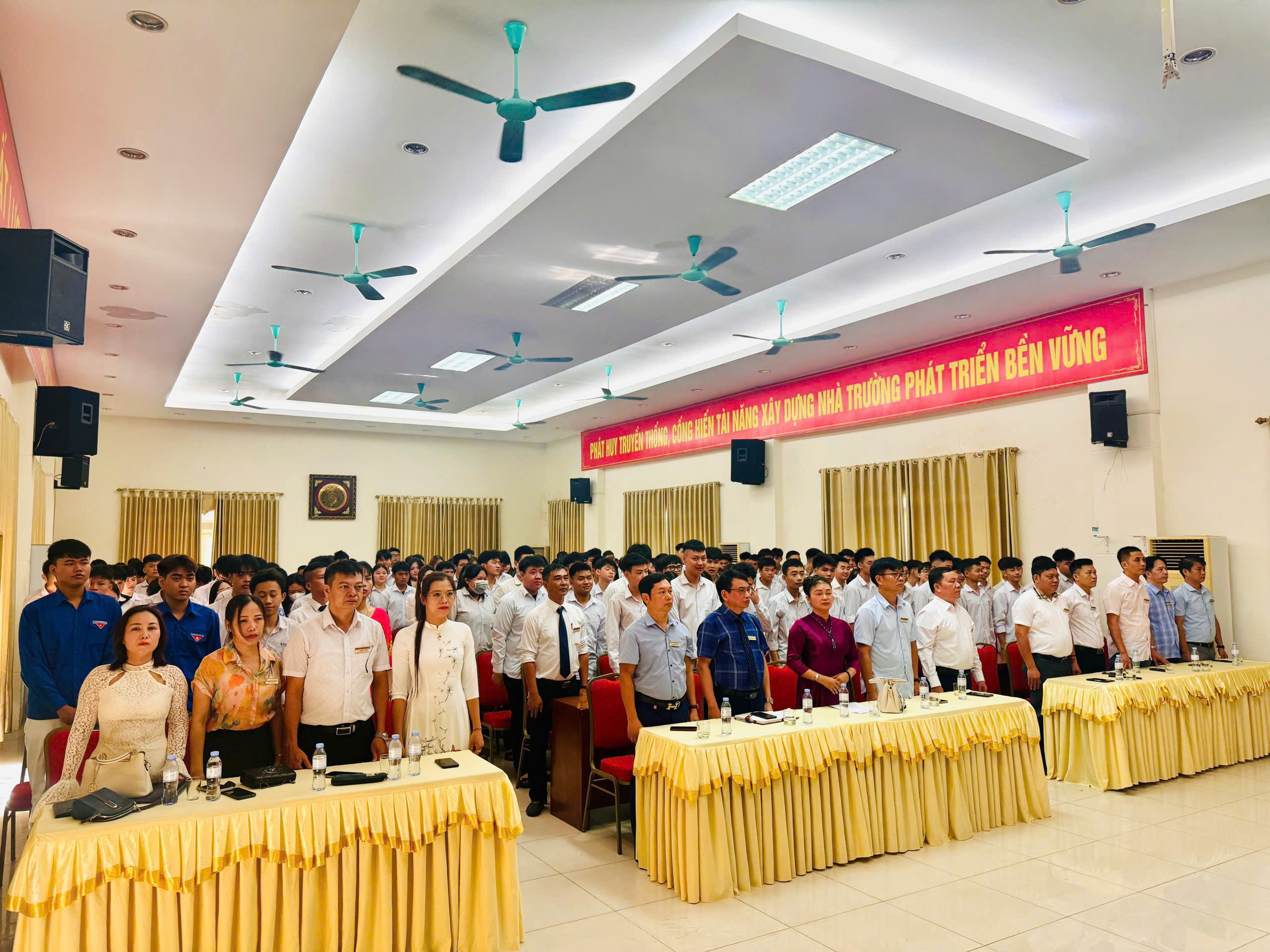 Lễ Bế giảng năm học 2025-2026 hệ GDTX cấp THPT -  Tri ân và trưởng thành của học sinh khối 12 